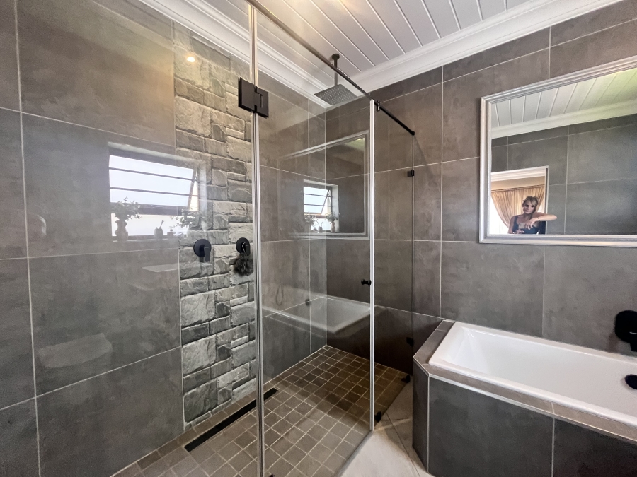 To Let 4 Bedroom Property for Rent in Wilkoppies North West
